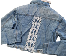 Carica l&#39;immagine nel visualizzatore di Gallery, Giacca jeans crop ricamo
